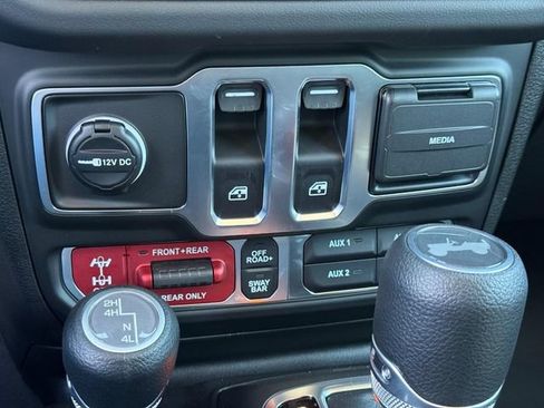 New 2025 Jeep Wrangler Rubicon AWD/4WD image 25