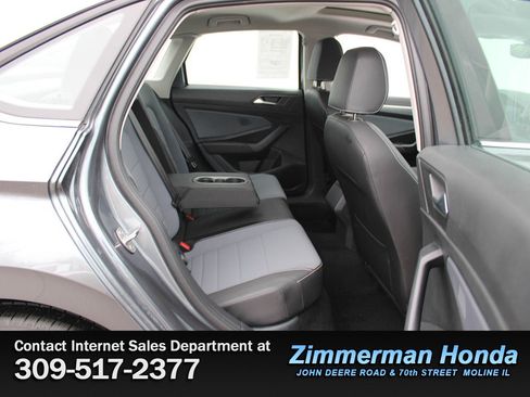 Used 2025 Volkswagen Jetta SE w/ Sunroof Package image 7
