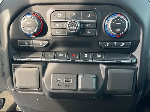 Used 2021 Chevrolet Silverado 1500 LT image 21