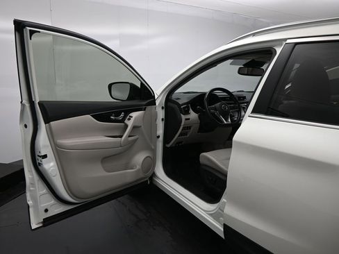 Used 2019 Nissan Rogue Sport SL w/ Premium Package image 9