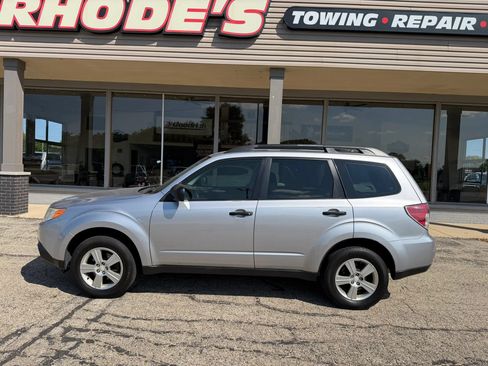 Used 2012 Subaru Forester 2.5X w/ Alloy Wheel Pkg AWD/4WD image 2