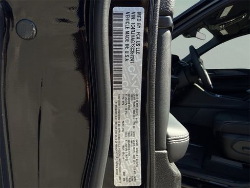 New 2025 Jeep Grand Cherokee Laredo w/ Luxury Tech Group I image 27