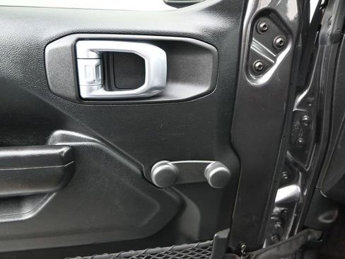 Used 2021 Jeep Gladiator Sport image 11