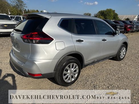Used 2018 Nissan Rogue S image 5