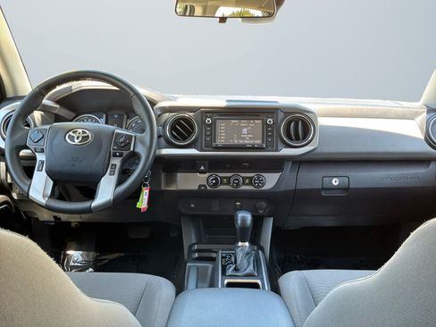 Used 2018 Toyota Tacoma SR5 RWD image 10