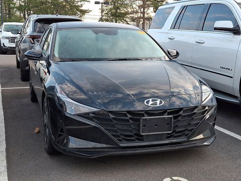 Used 2023 Hyundai Elantra SEL w/ Convenience Package image 2