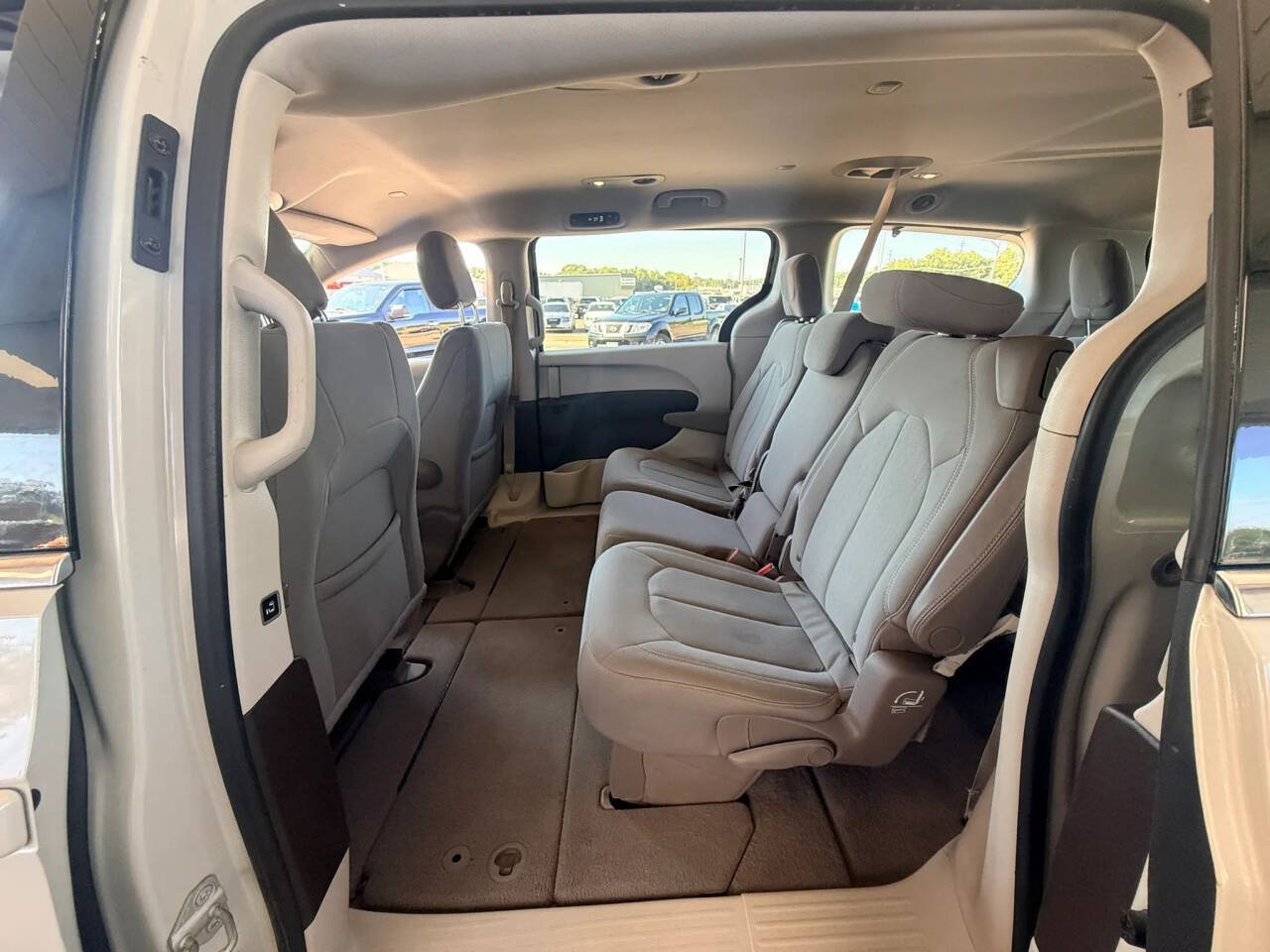 Used 2017 Chrysler Pacifica Touring FWD image 20