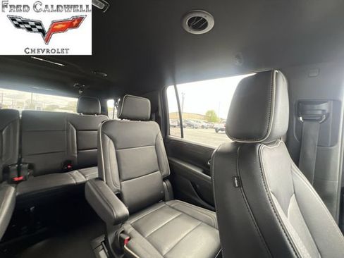 Used 2023 Chevrolet Suburban Premier image 14