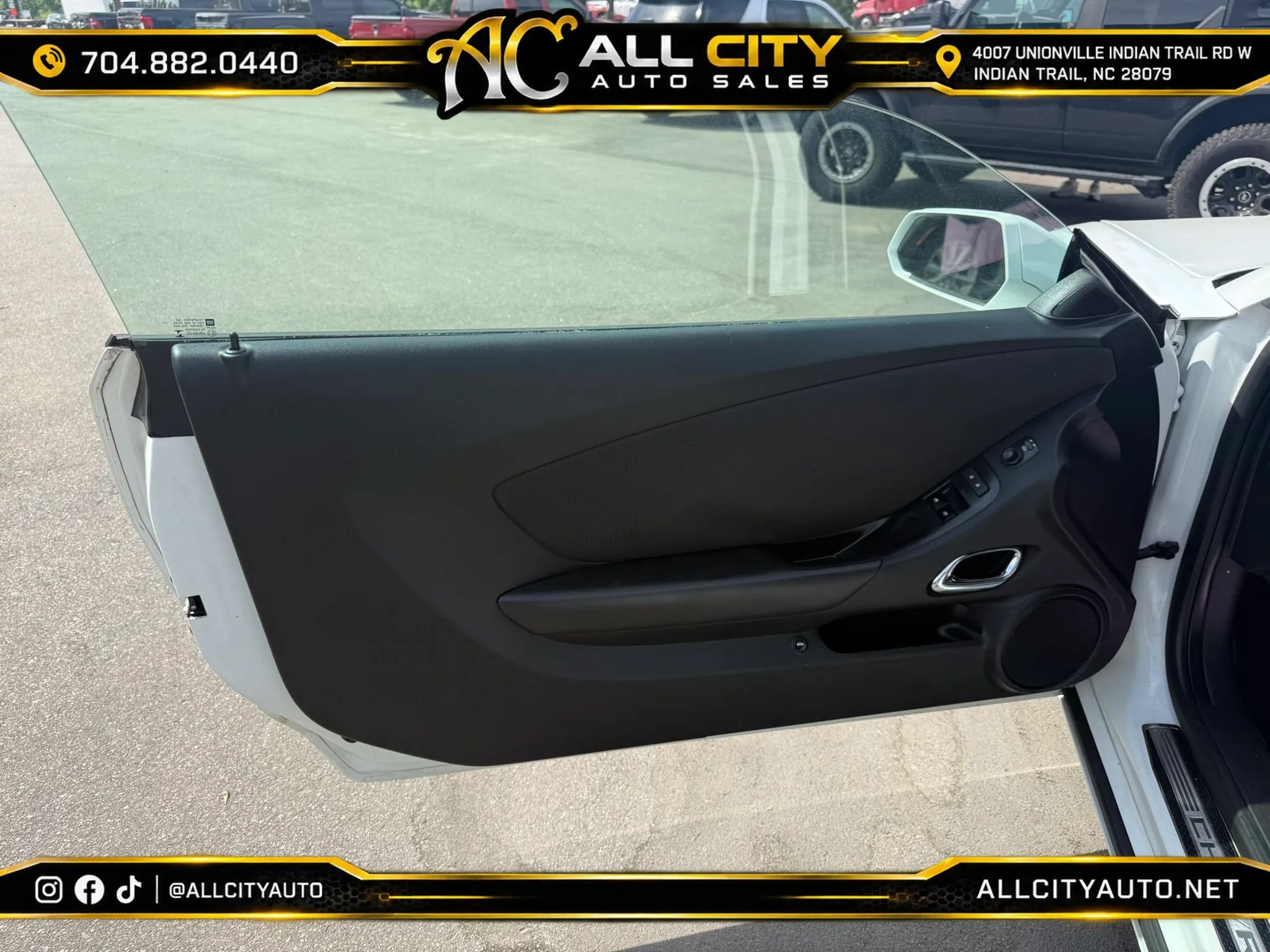 Used 2013 Chevrolet Camaro LT RWD image 17