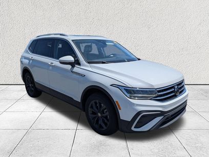 Used 2024 Volkswagen Tiguan SE w/ Panoramic Sunroof Package