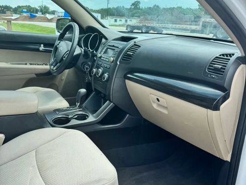 Used 2011 Kia Sorento 2WD image 17