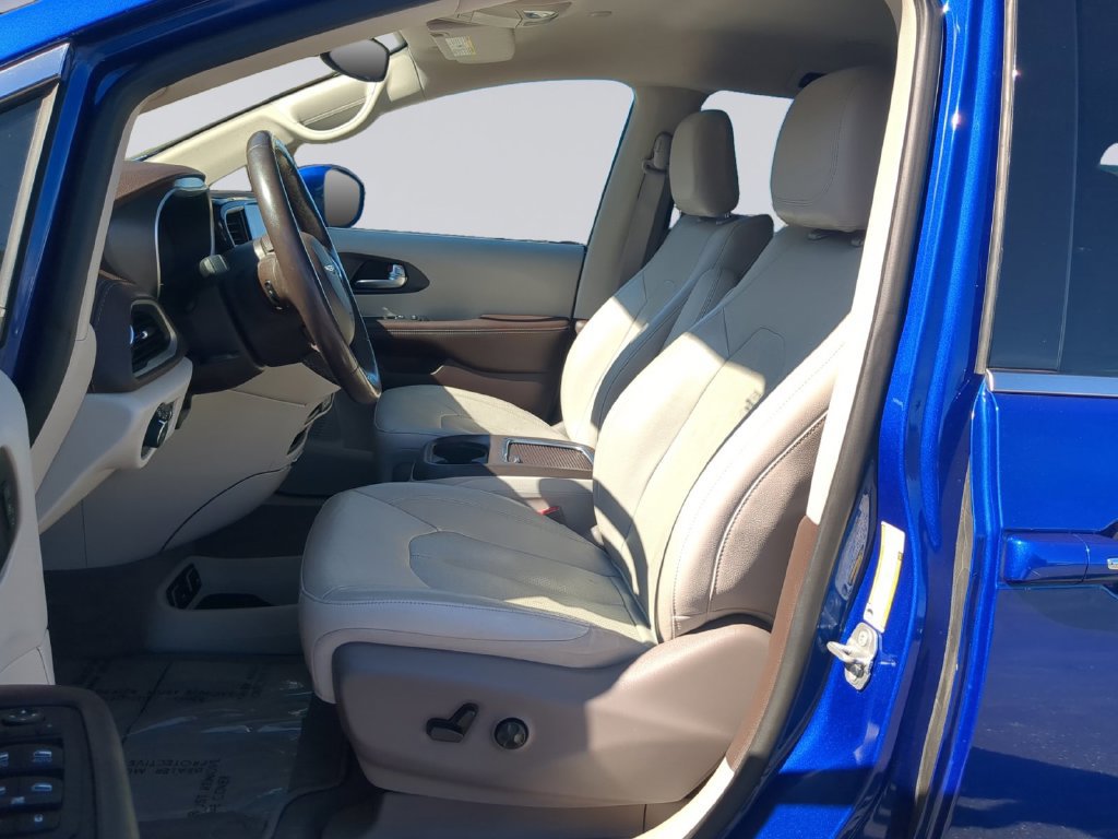 Used 2021 Chrysler Pacifica Touring-L AWD/4WD image 12
