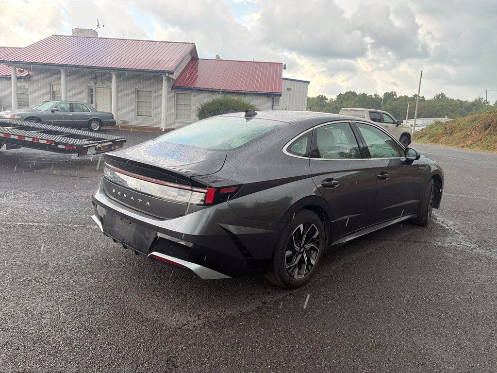 Used 2025 Hyundai Sonata SEL FWD image 10