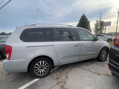 Used 2012 Kia Sedona EX w/ Luxury Pkg FWD image 2