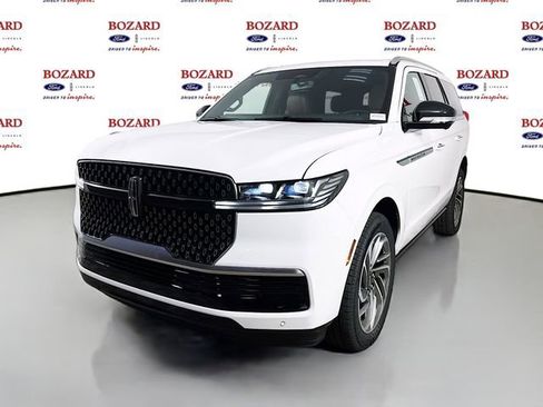 New 2026 Lincoln Navigator Reserve AWD/4WD image 4