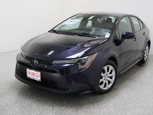 Used 2025 Toyota Corolla SE FWD image 2