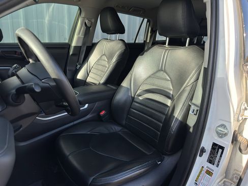Certified 2020 Toyota Highlander L AWD/4WD image 8