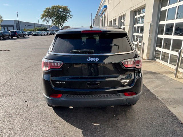 Used 2017 Jeep Compass Latitude w/ Popular Equipment Group AWD/4WD image 4