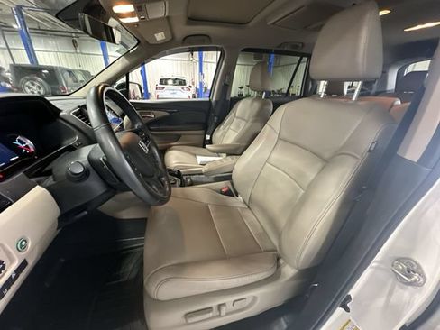 Used 2019 Honda Pilot Touring image 17