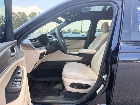 Used 2024 Jeep Grand Cherokee L Limited w/ Luxury Tech Group II AWD/4WD image 14