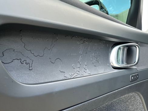 Certified 2025 Volvo EX40 Core AWD/4WD image 23
