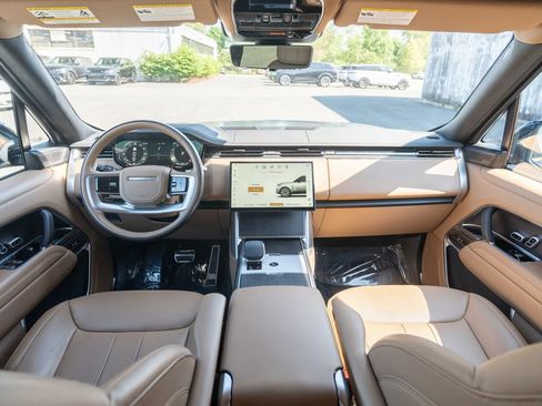 Used 2025 Land Rover Range Rover Long Wheelbase SE AWD/4WD image 18