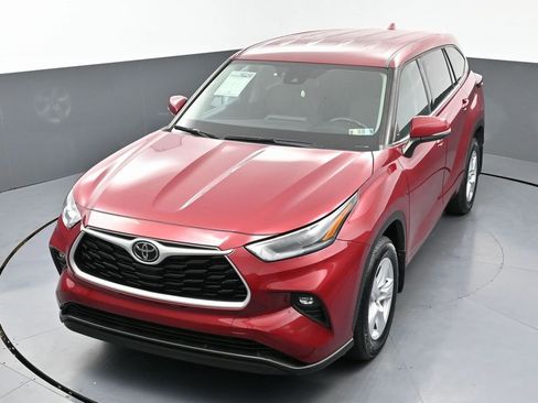 Used 2021 Toyota Highlander LE image 49