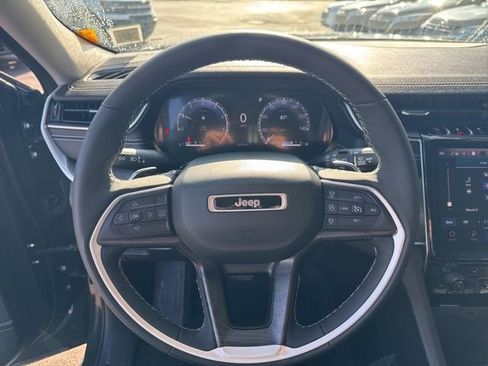 Used 2023 Jeep Grand Cherokee L Limited image 11
