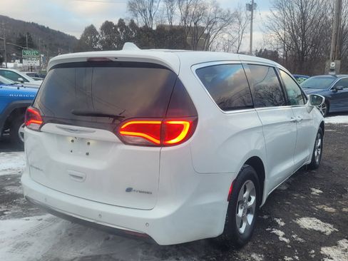 Used 2018 Chrysler Pacifica Touring Plus image 8