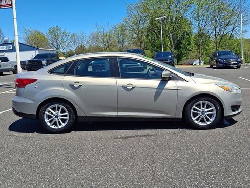 Used 2015 Ford Focus SE FWD image 7