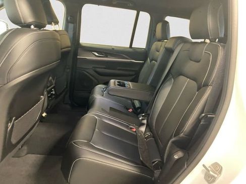 New 2025 Jeep Grand Cherokee Limited w/ Luxury Tech Group II image 13