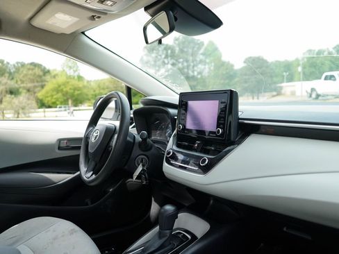 Used 2022 Toyota Corolla L image 32