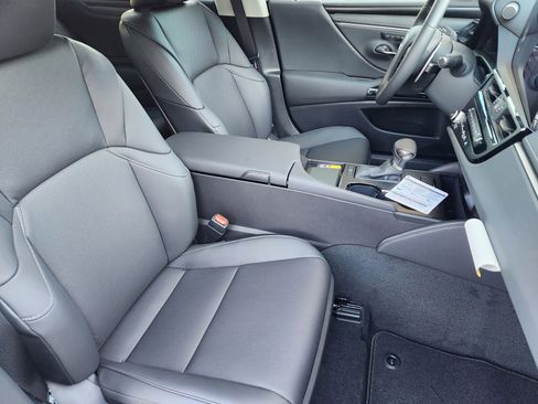 New 2025 Lexus ES 350 w/ Premium Package image 9