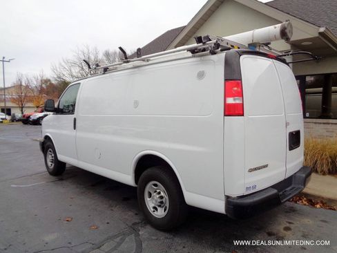 Used 2019 Chevrolet Express 2500 w/ Driver Convenience Package RWD image 4