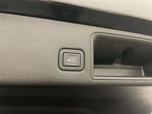 Used 2023 GMC Terrain SLE w/ Driver Convenience Package FWD image 26