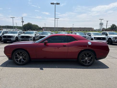 Used 2018 Dodge Challenger SXT Plus RWD image 7