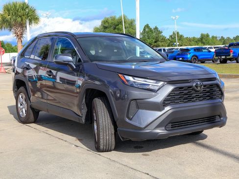 Used 2025 Toyota RAV4 XLE FWD image 24
