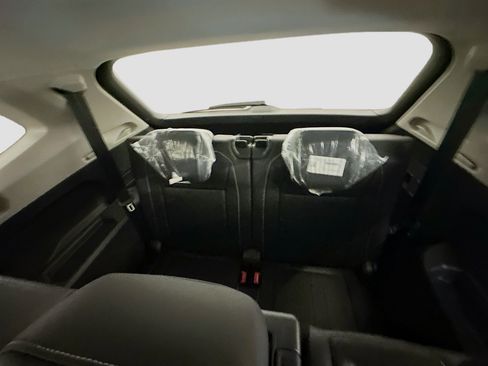Used 2023 Volkswagen Tiguan SE w/ Panoramic Sunroof Package image 31