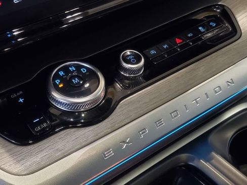 Certified 2025 Ford Expedition Platinum image 23