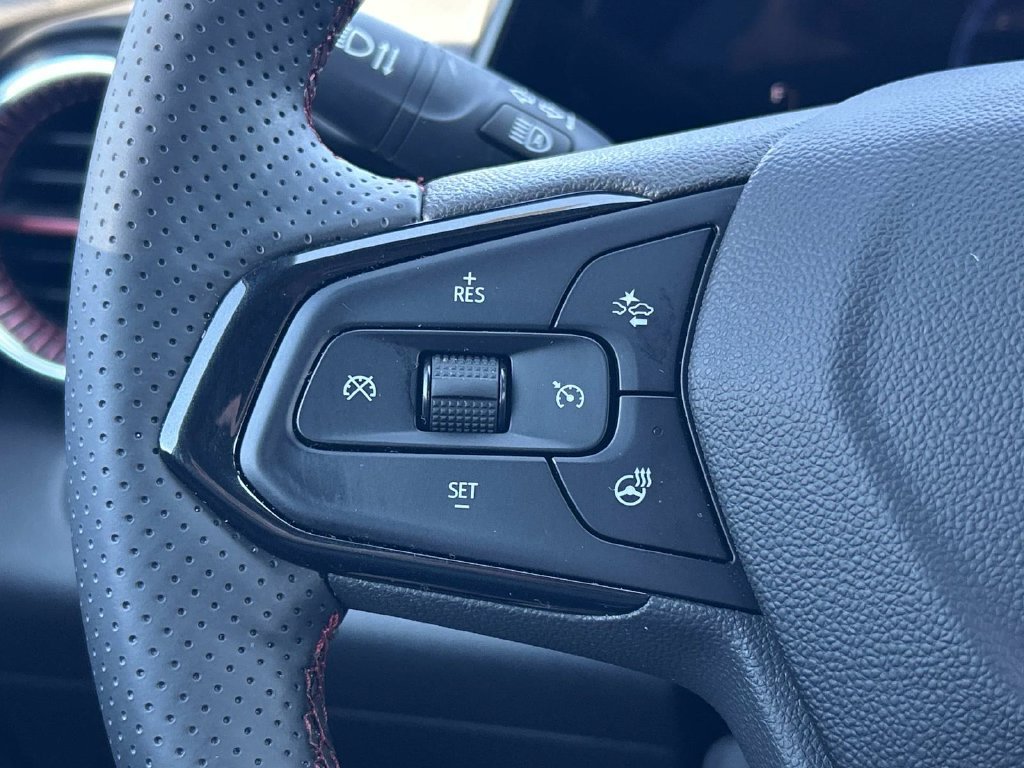 Used 2025 Chevrolet Trax RS w/ Driver Confidence Package FWD image 26