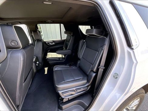 Used 2023 GMC Yukon SLT w/ SLT Premium Package AWD/4WD image 15