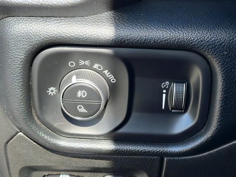 Used 2020 RAM 1500 Big Horn RWD image 16