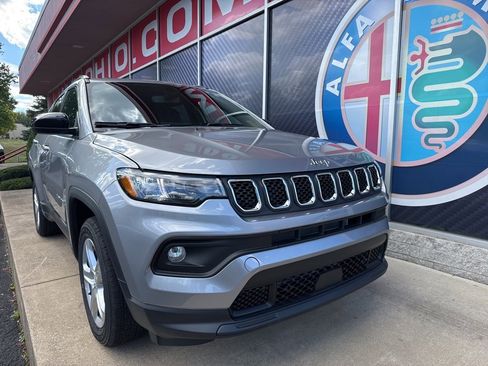 Used 2023 Jeep Compass Latitude w/ Convenience Group image 1