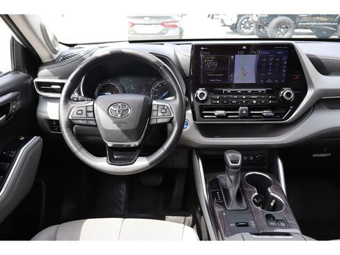 Used 2021 Toyota Highlander Platinum FWD image 29