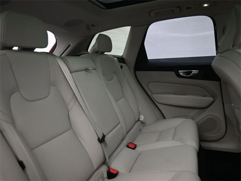 Used 2023 Volvo XC60 B5 Ultimate w/ Climate Package image 34