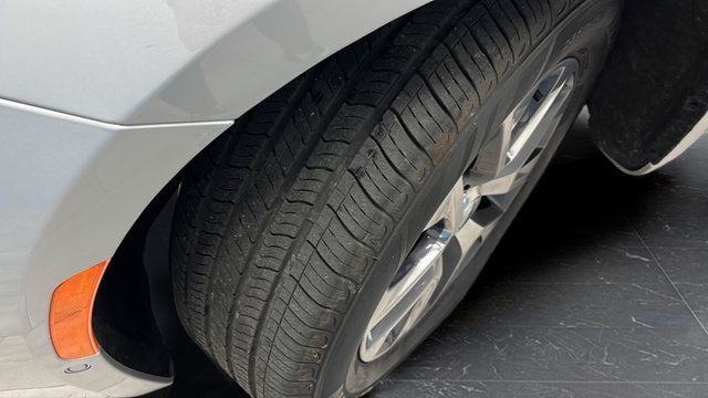 Used 2023 Chrysler Pacifica Pinnacle FWD image 39