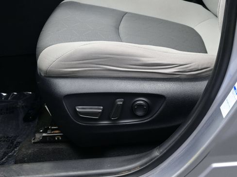 Used 2021 Toyota RAV4 XLE AWD/4WD image 11