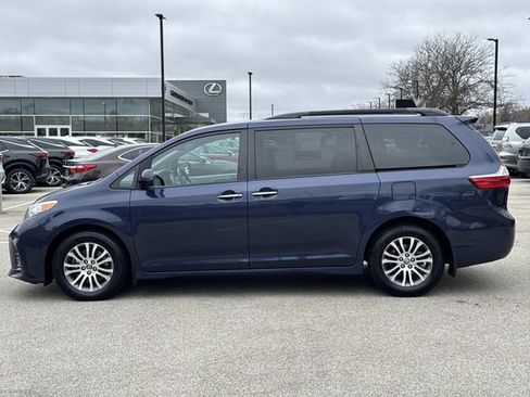 Used 2018 Toyota Sienna XLE w/ XLE Navigation Package image 8