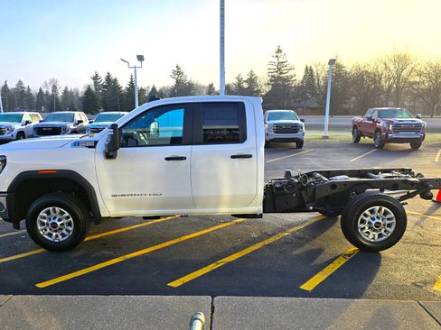 New 2026 GMC Sierra 2500 Pro w/ Convenience Package AWD/4WD image 5