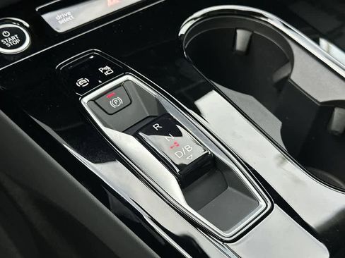 Used 2025 Audi A6 e-tron Premium Plus w/ Premium Plus RWD image 21